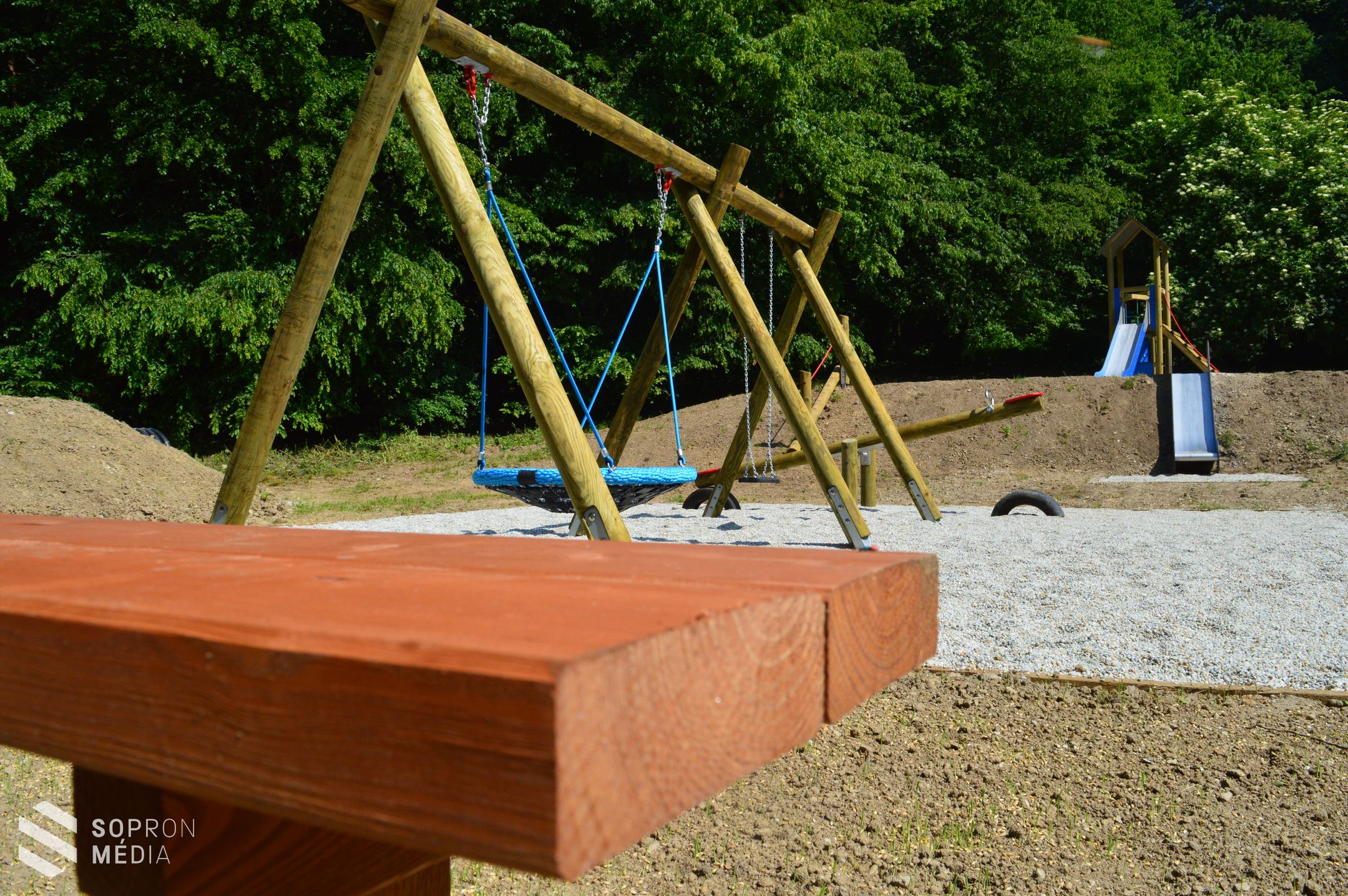 Átadták a felújított brennbergi Autóspihenőt