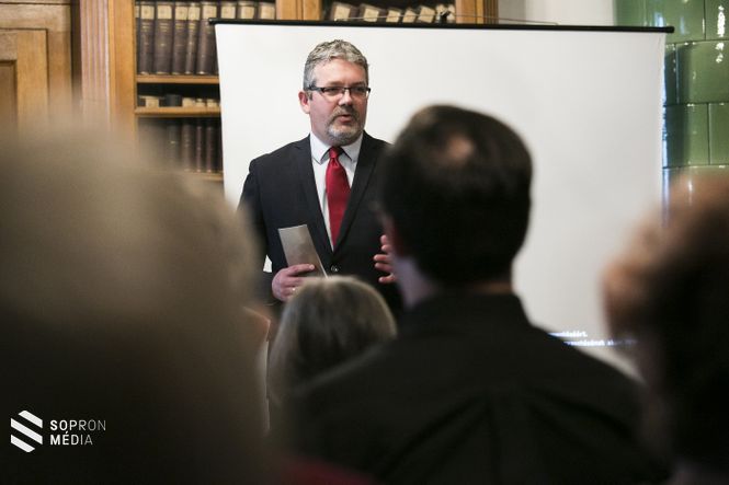 Dr. Brummer Krisztián köszöntőjében elmondta: Sopron, a határ menti város mindig fontos szerepet játszott a haza védelmében