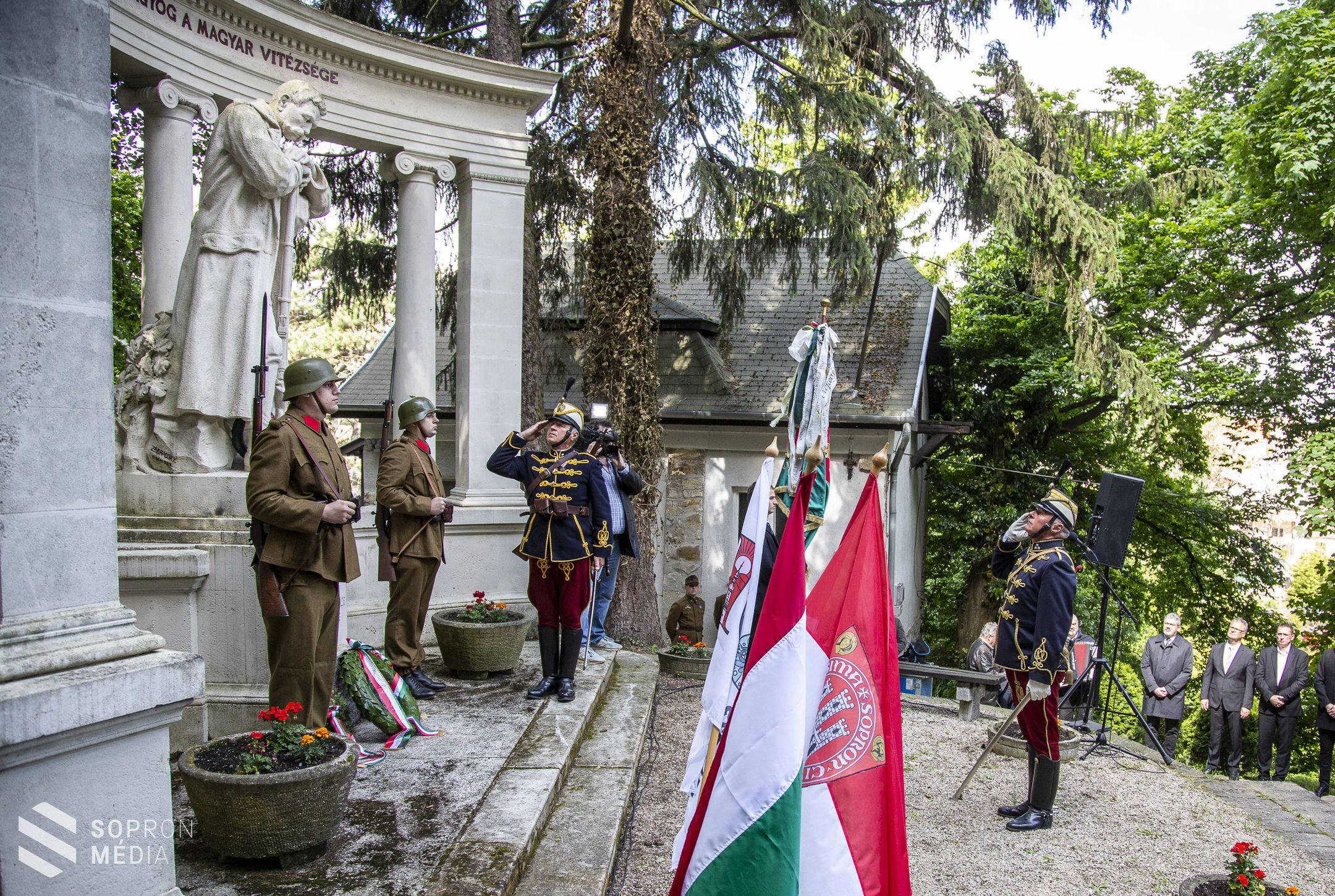 Megemlékezést tartottak a magyar hősök emlékünnepén a bánfalvi hősi temetőben