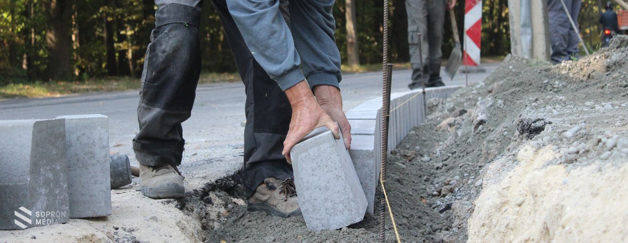 Négymilliárd forintból újultak meg az utak