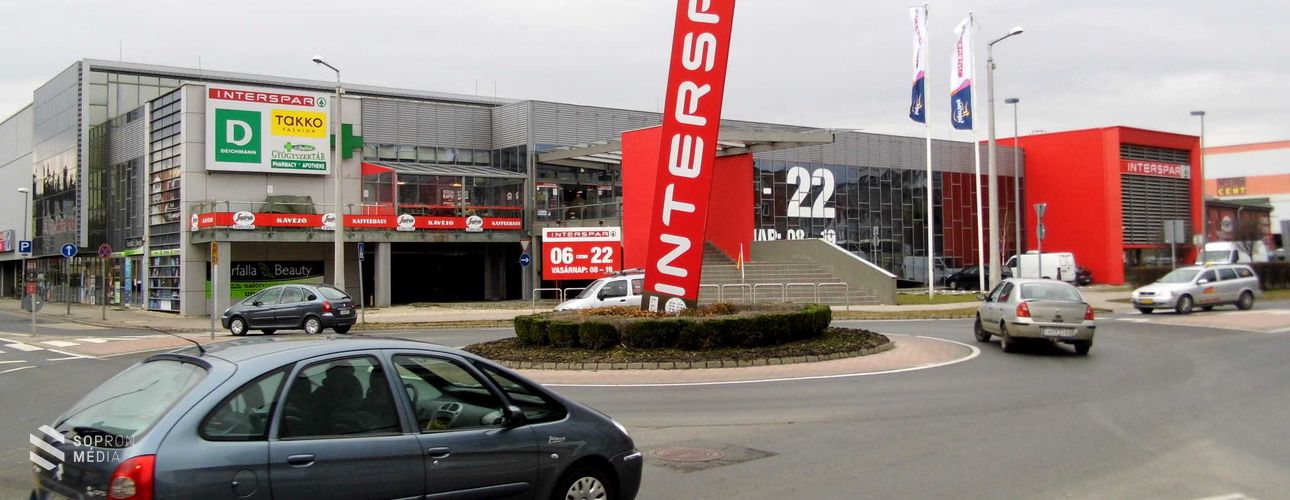 Elektromosautó-töltő állomást telepítettek a soproni Intersparba