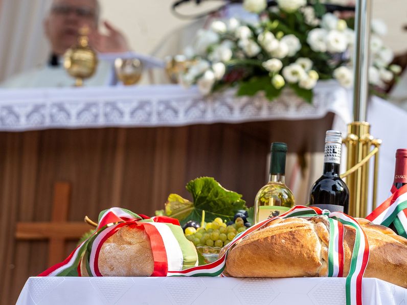 Ünnepi szentmise, kenyér- és borszentelés Sopronban