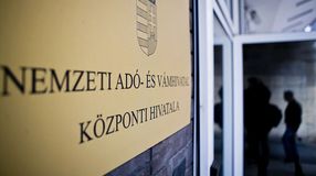 Éjfélig lehet még módosítani az SZJA-bevallás tervezetet és rendelkezni az 1+1 százalékról