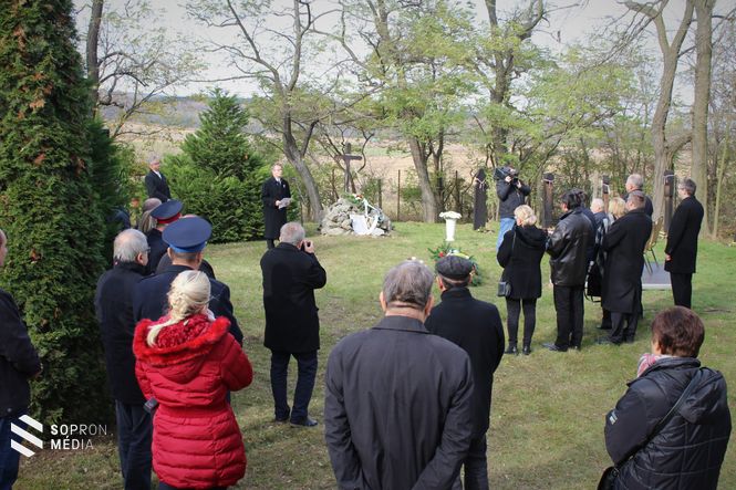 A sopronkőhidai 301-es parcellában tartott megemlékezés