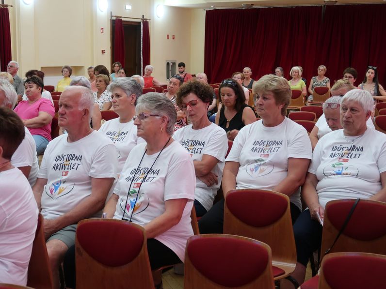 Idősbarát és gondoskodó közösség dolgozik Sopronban