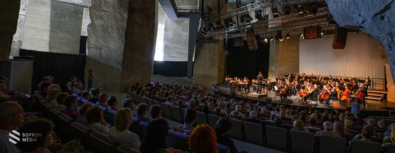 Szent Iván-éj és Bruckner warm up! a Barlangszínházban