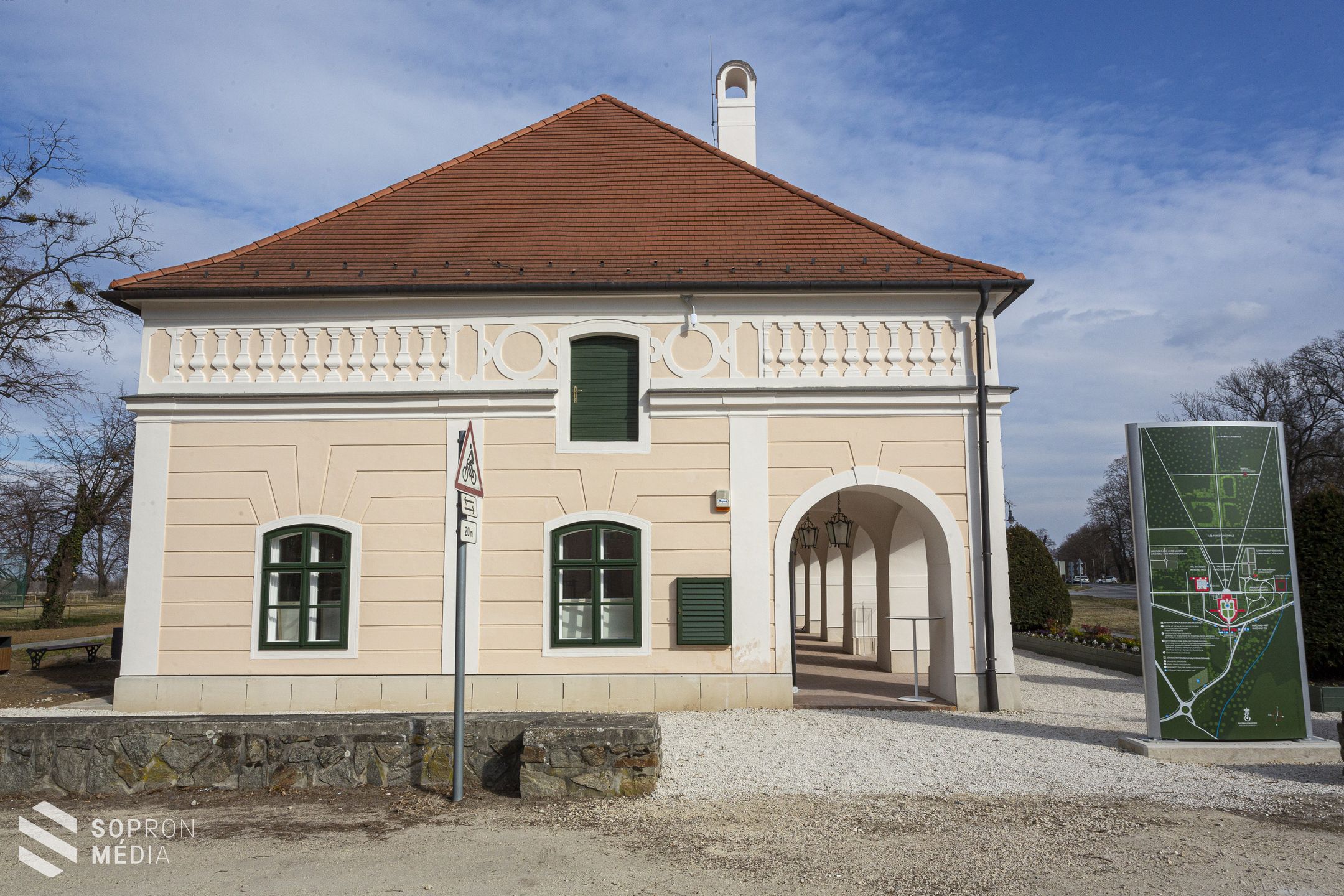 Elkészült a fertődi Esterházy-kastély keleti gránátosház fogadóépülete