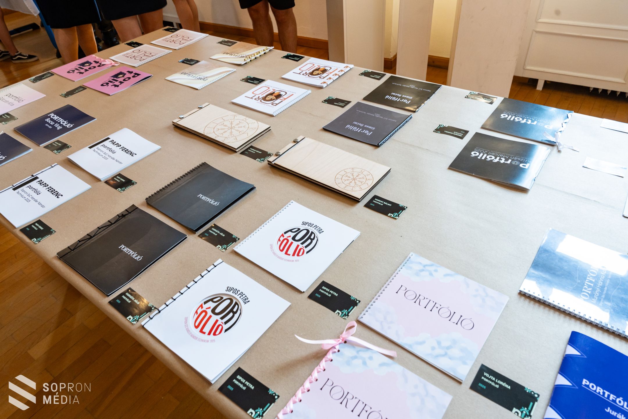 Insania – kiállítást nyílt a Handler-technikum grafikusainak munkáiból