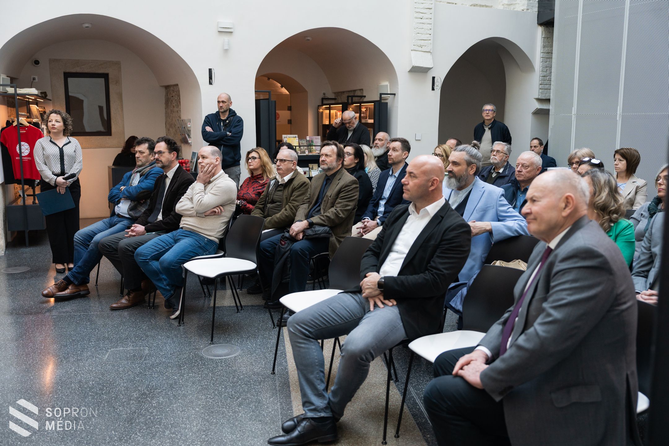 Sopron egy közösség története – Informatív, képgazdag könyv ismerteti városunk szépségét és értékeit