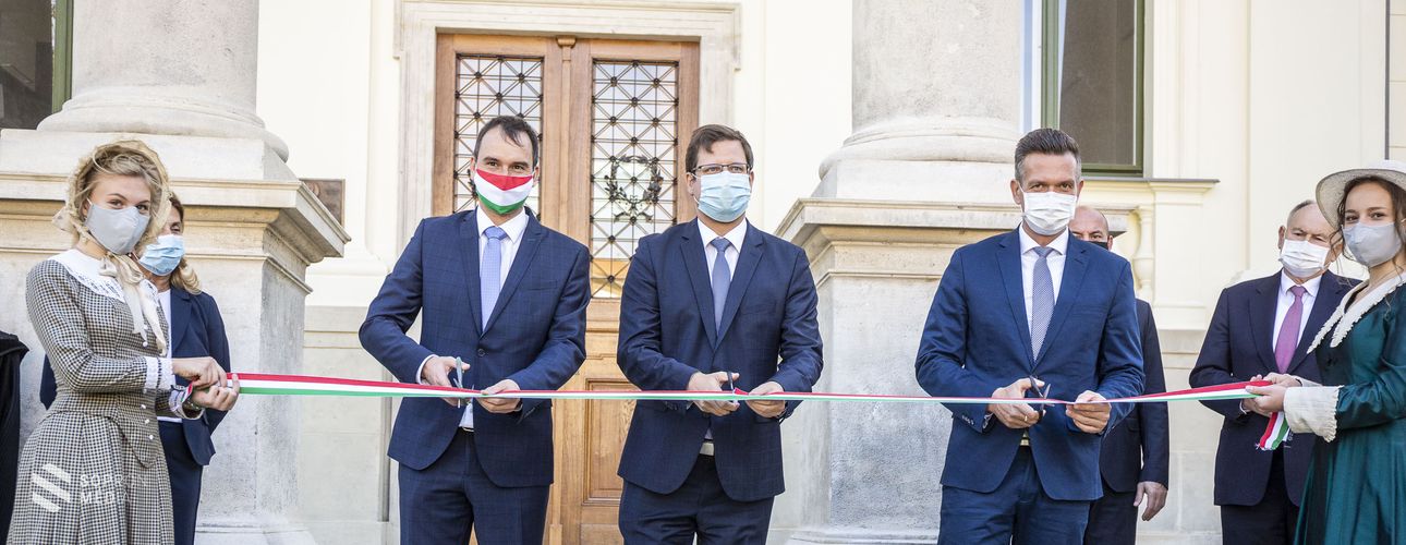 Megnyitotta kapuit a megújult Lenck-villa 