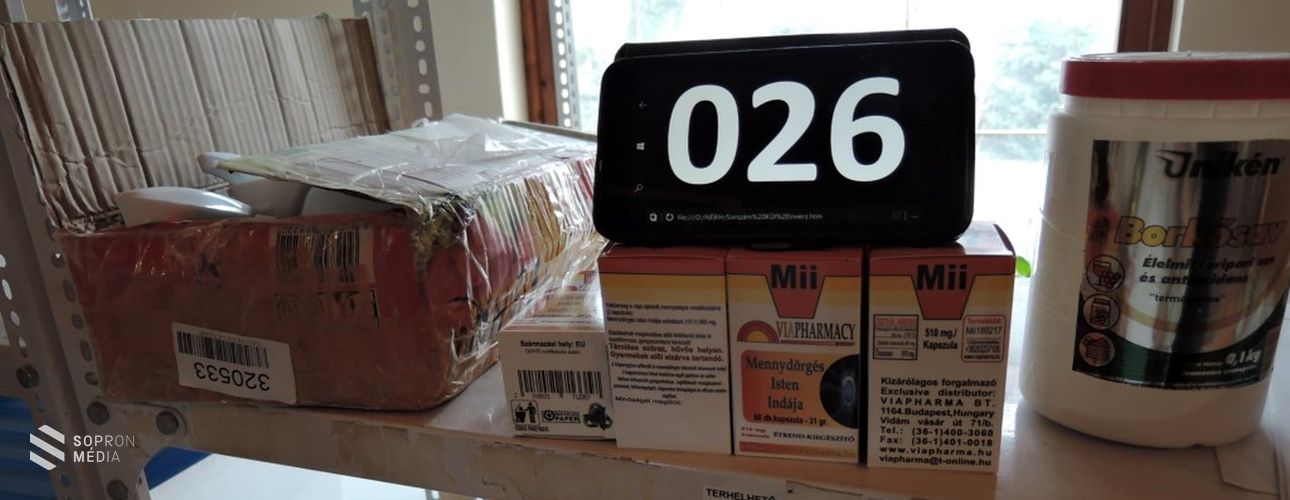 Közel 800 kiló étrend-kiegészítőt vont ki a forgalomból a Nébih