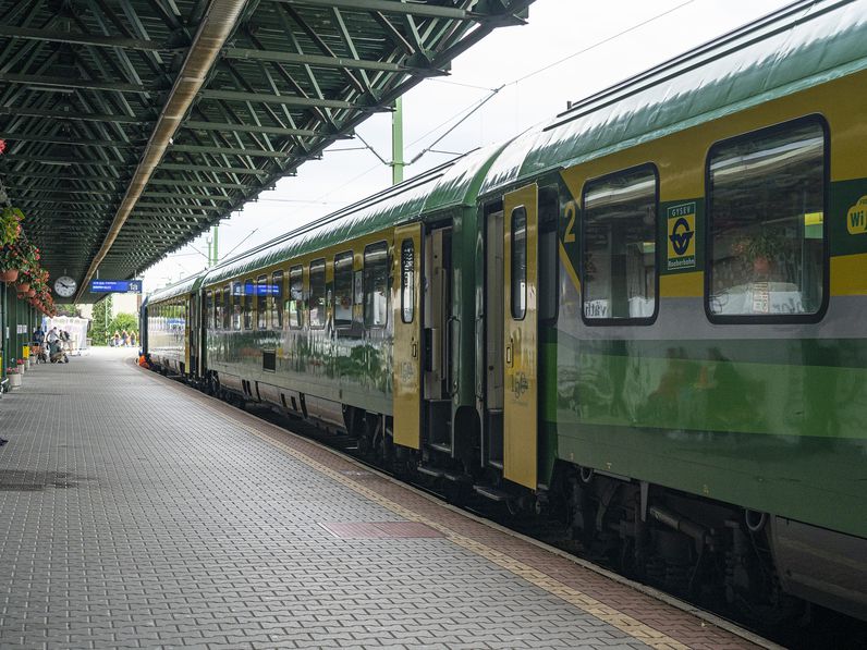 A Sopron-Csorna-Győr és a Szombathely-Csorna-Győr között utazók az InterCity-vonatokat felár megfizetése nélkül vehetik igénybe