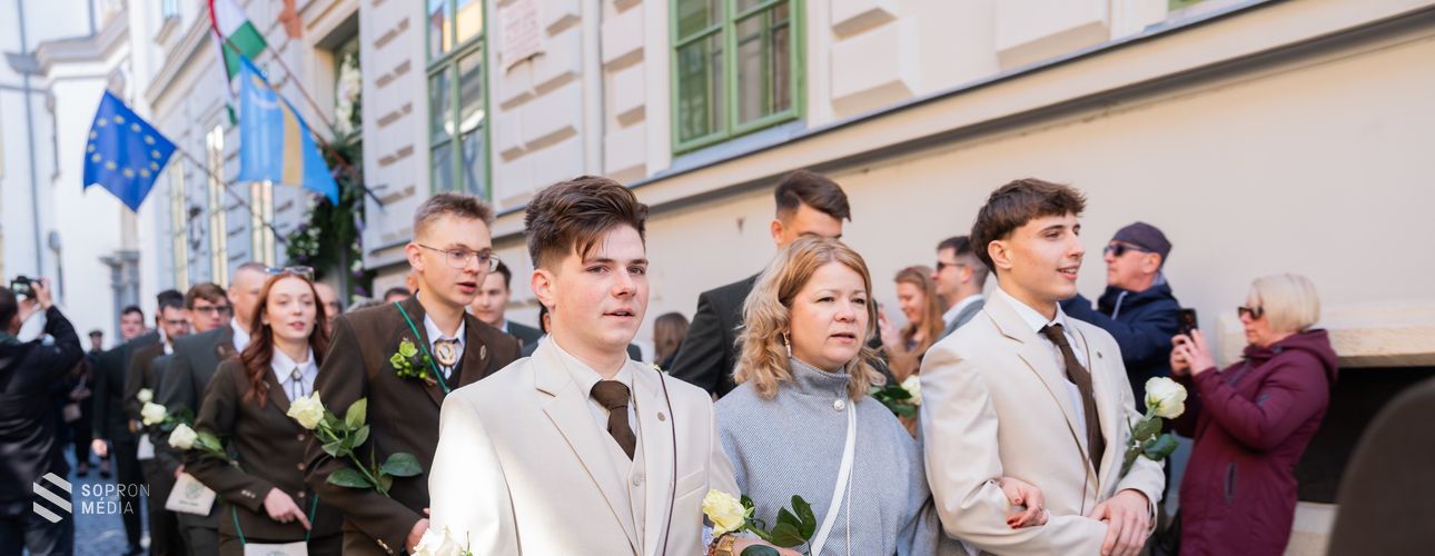 Elkezdődtek a ballagási ünnepségek Sopronban – galéria
