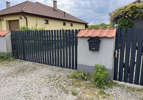 Gebogene Zaunlatten aus Stahl