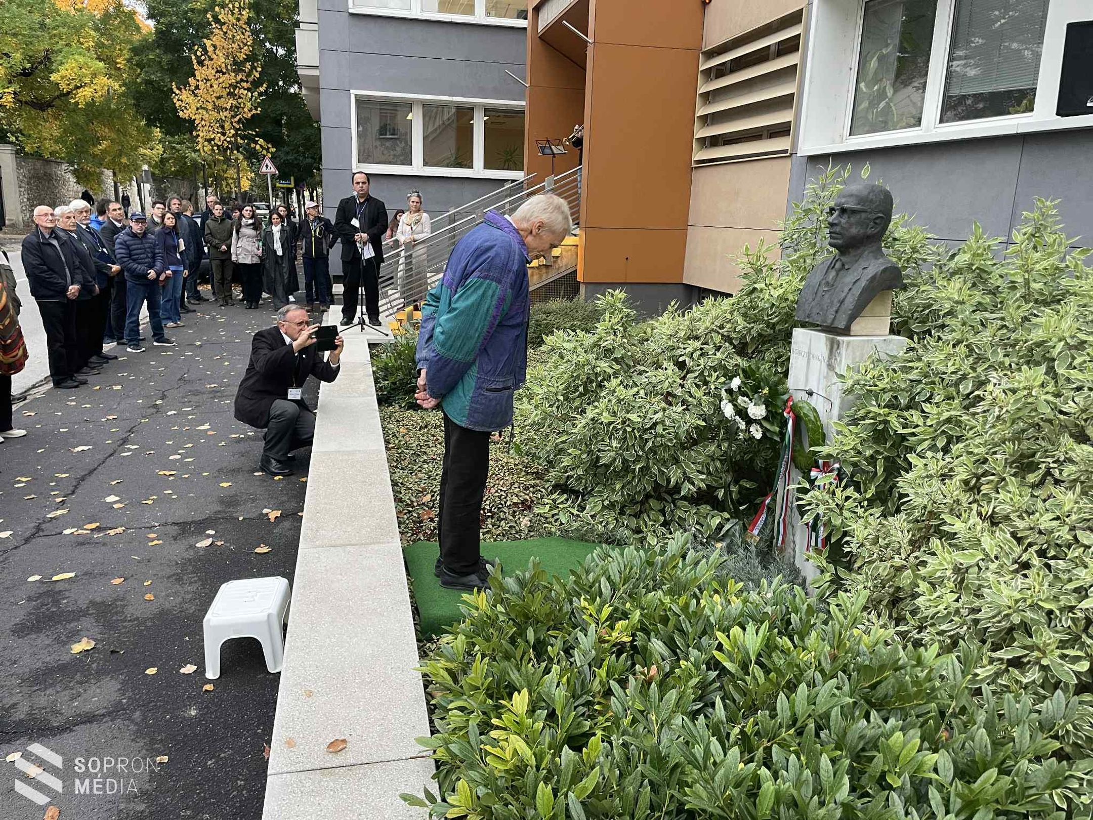 Megkoszorúzták Tárczy-Hornoch Antal mellszobrát – 125 éve született a soproni tudományos múlt nagy alakja