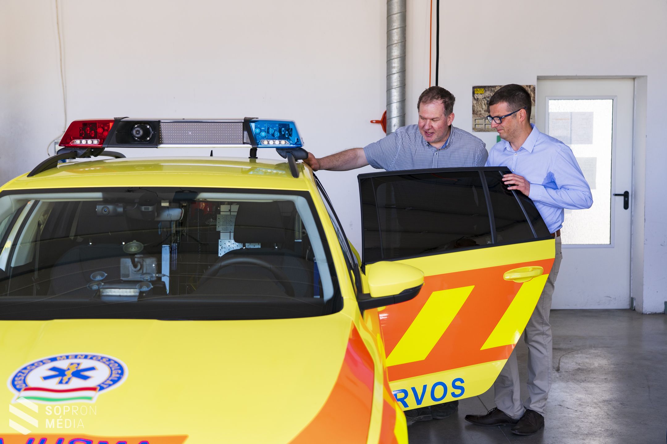 Új gépkocsival gazdagodott a Soproni Mentőállomás 