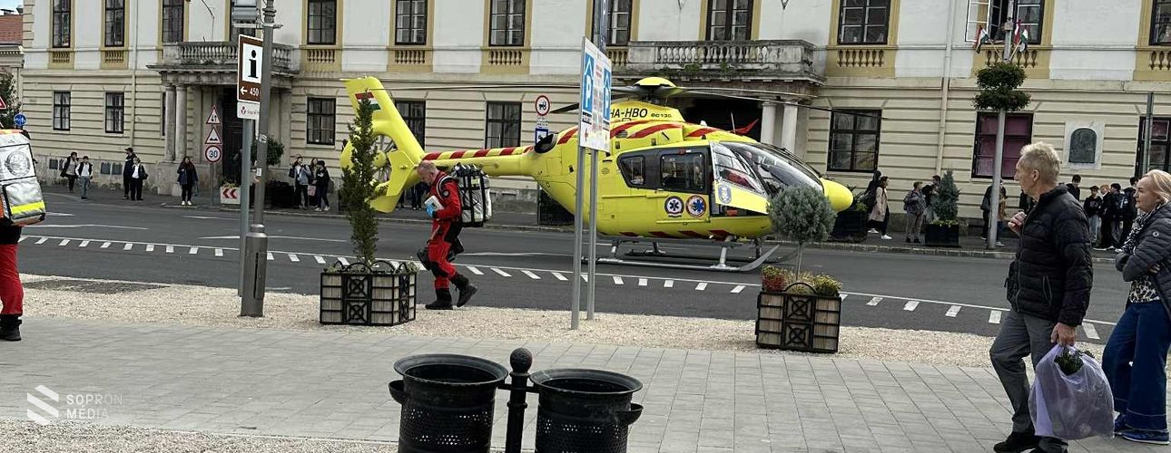 Mentőhelikopter vitt el egy 17 éves lányt a Széchenyi térről