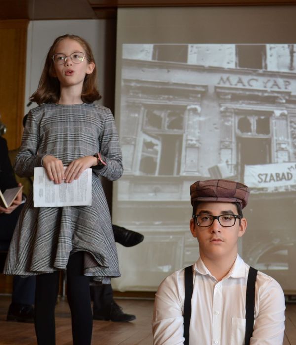 "Ezerkilencszázötvenhat, nem emlék..."