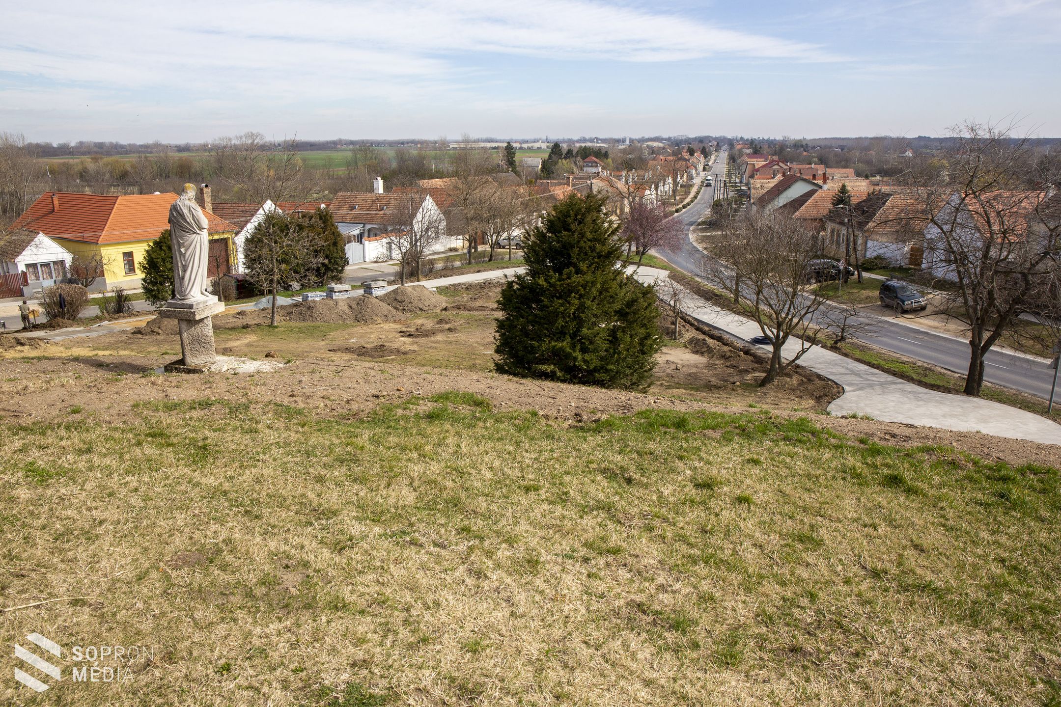 Megújul a fertőszéplaki Széchényi kastély és a templomdomb