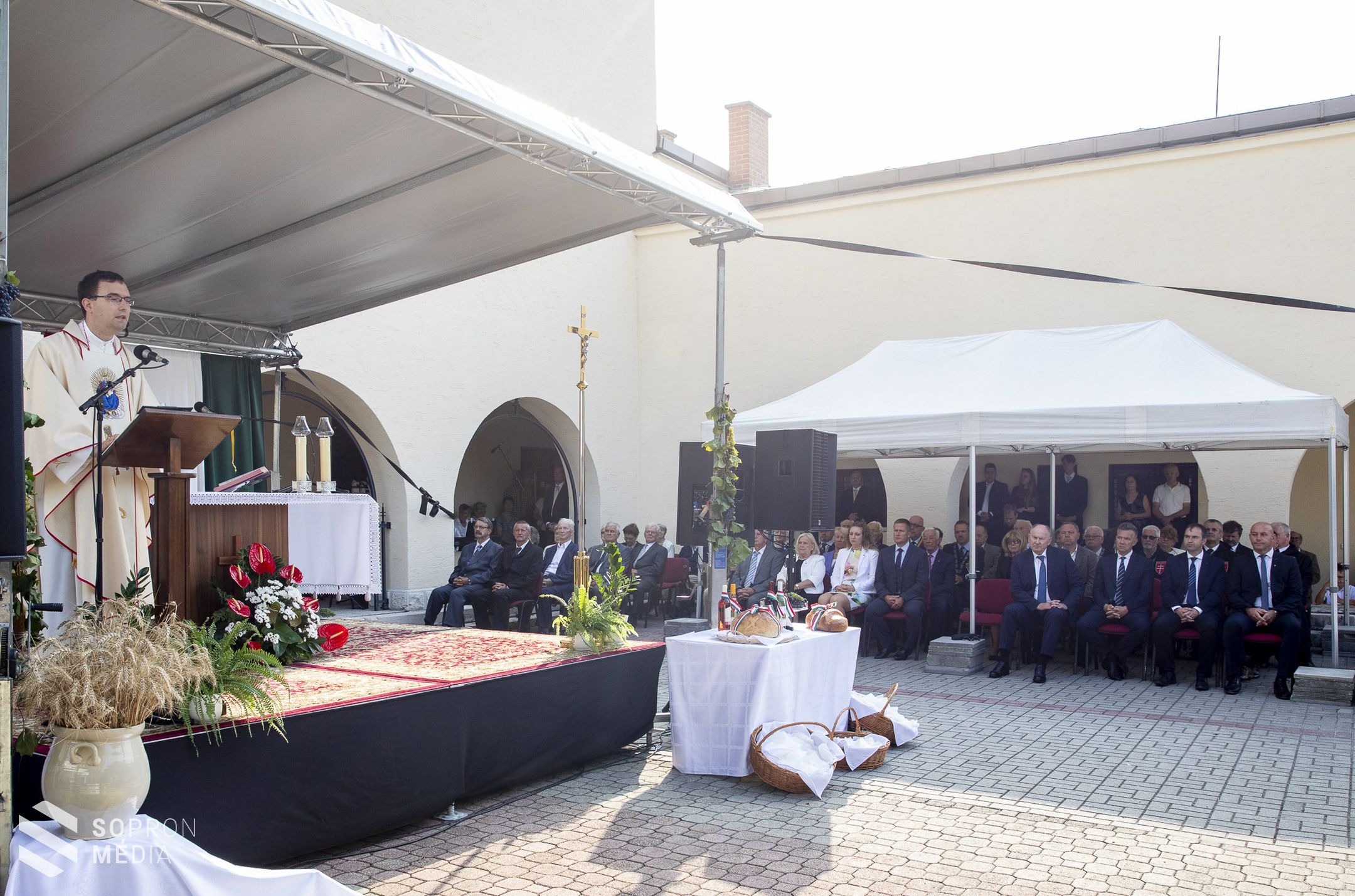 Szentmisével és koszorúzással emlékeztek Szent István királyra Sopronban