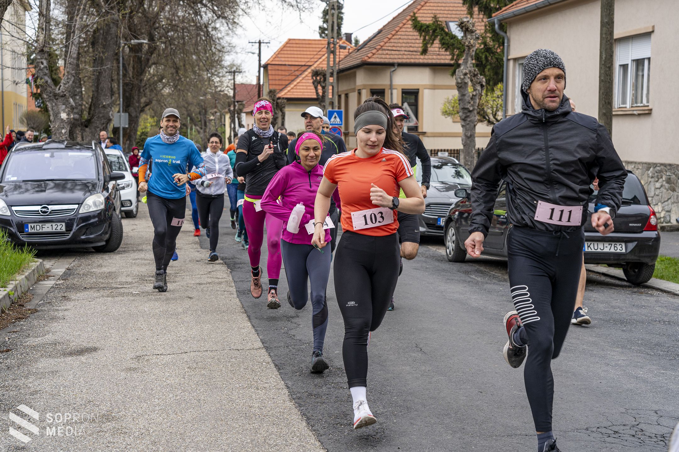 Futva és sétálva gyönyörködhettek a soproni panorámában