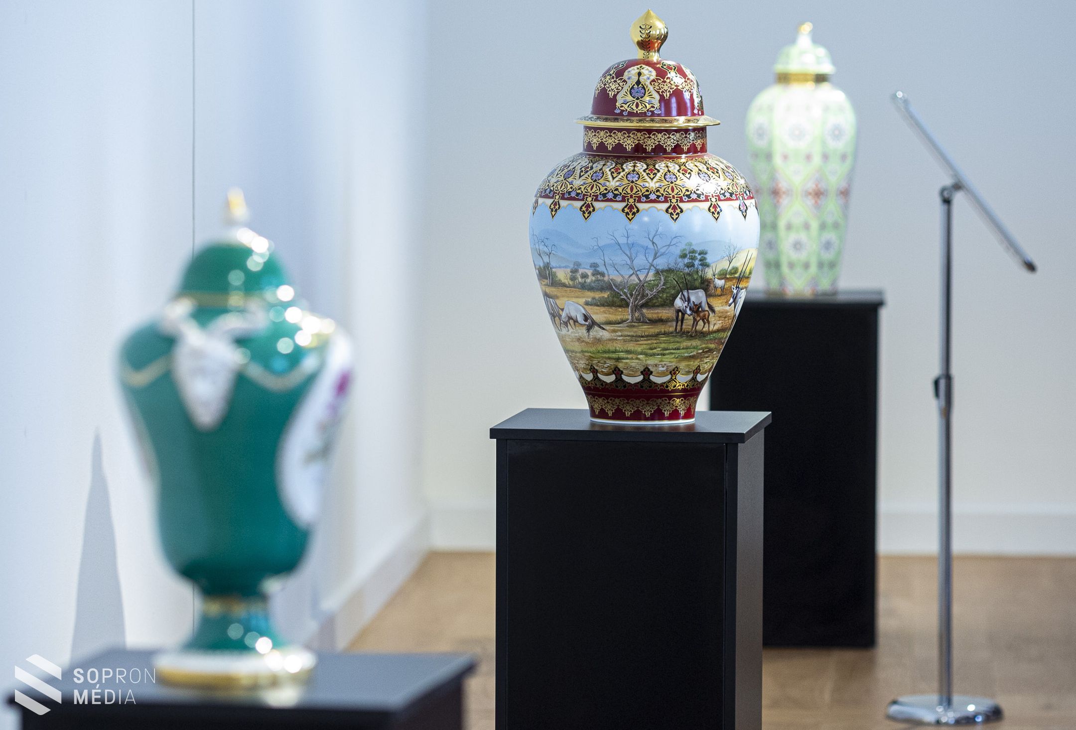 Porcelánkiállítás a fertődi Esterházy-kastélyban