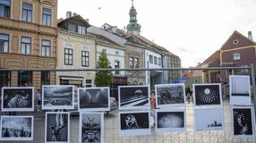 A Soproni Fotóklub szabadtéri fotókiállítása tekinthető meg a Mária-szobornál