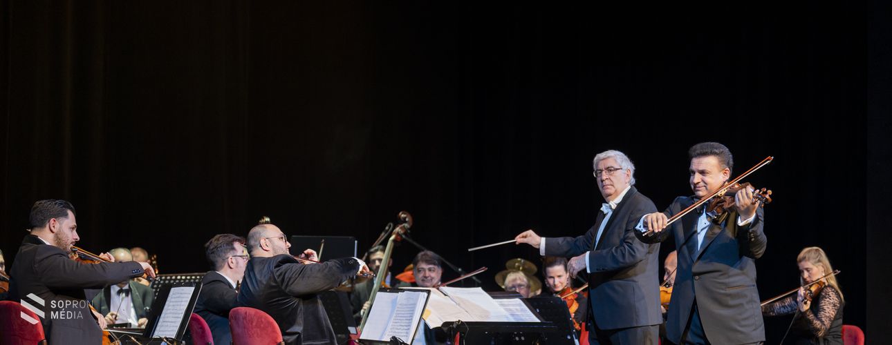Művészet és jótékonyság: óriási sikert aratott Mága Zoltán soproni koncertje