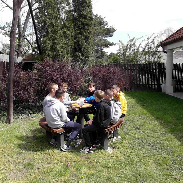 „Irodalmi és történelmi hősök Hont, Nógrád és Gömör vármegyékben, valamint a Szepességben” Határtalanul! program  (Lövői és zsirai 7. osztályosok)