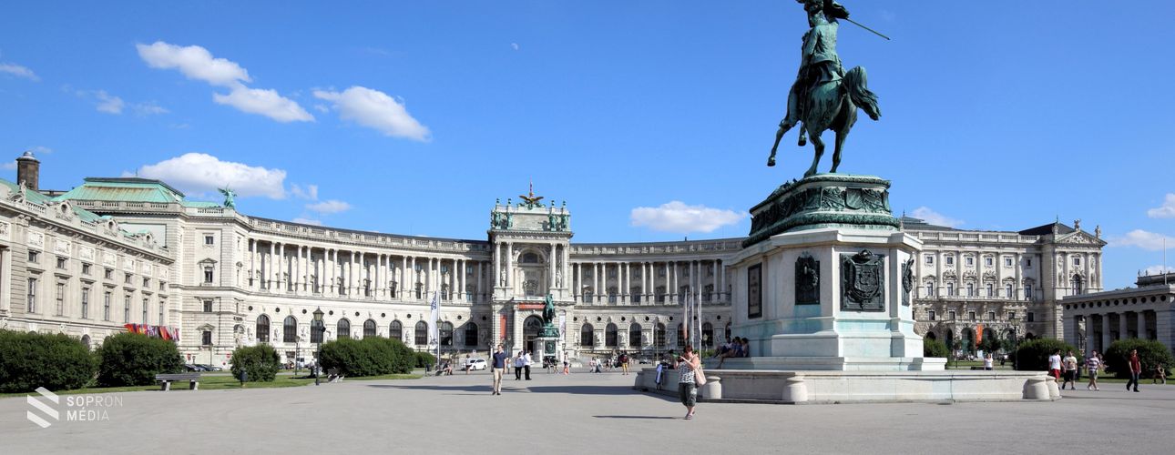 Bombafenyegetés miatt kiürítették a bécsi Hofburgot