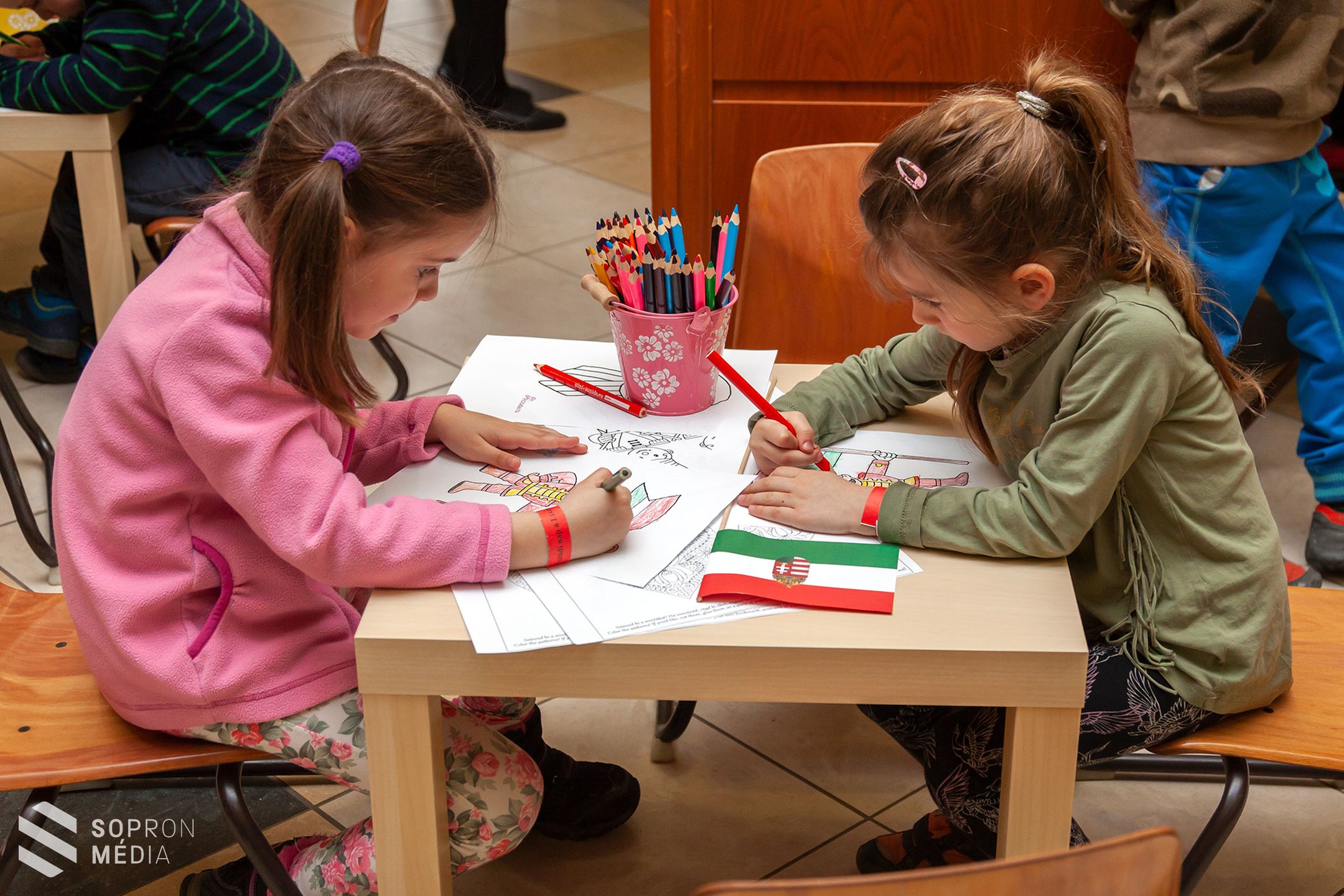 Ágyúdörgés és viselet bemutató is színesítette a családi napot