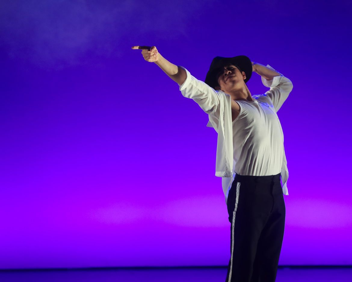 Moonwalk: Jackson a barlangszínházban táncol