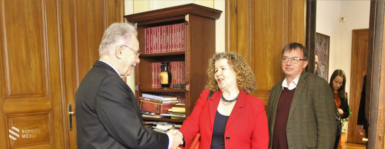 Caitlin Jones, a brit nagykövet-helyettes látogatott Sopronba