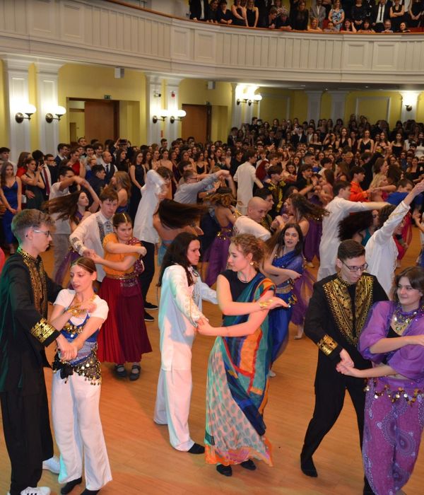 Bálba várjuk az öregdiákokat!