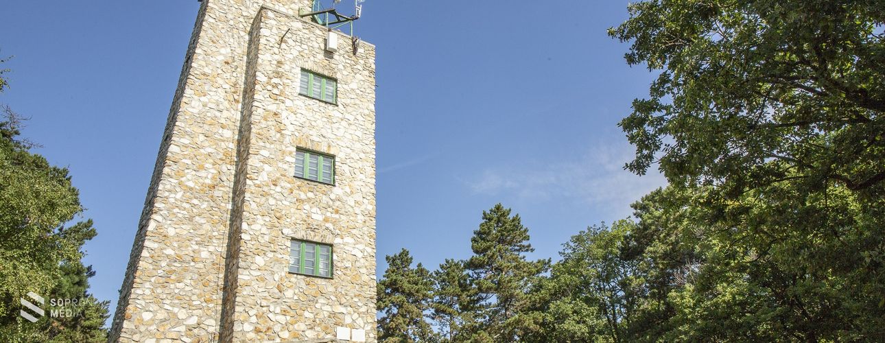 A 82 éves kőkilátót ünnepelték a Károly magaslaton