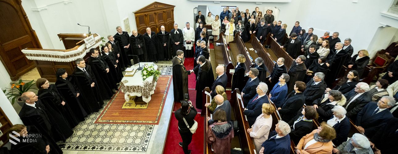 Beiktatták a Soproni Református Egyházközség új lelkipásztorát