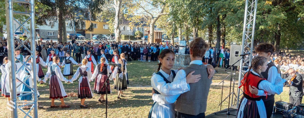 Sopronban is fejet hajtottak az aradi vértanúk emléke előtt