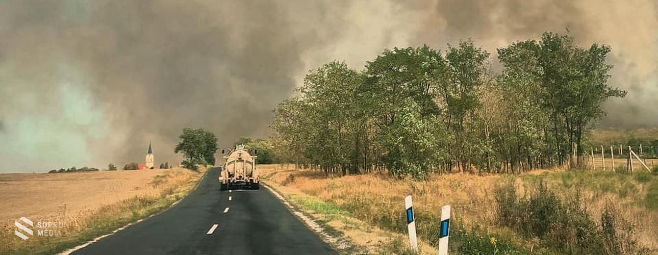 Hatalmas tűz pusztít Vas vármegyében, a soproni tűzoltók is dolgoznak a lángok megfékezésén