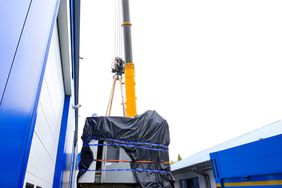 Tooling machine lifted onto a transport vehicle using our 450 tonne crane truck