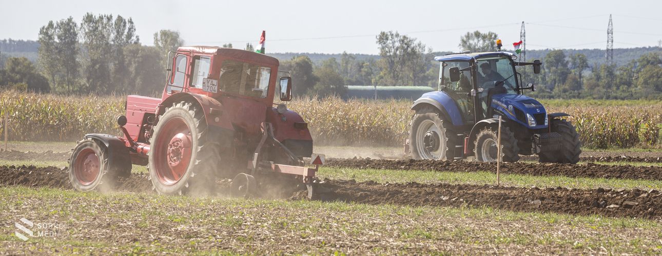 Erőgépek hasították a földet Fertőszentmiklósnál