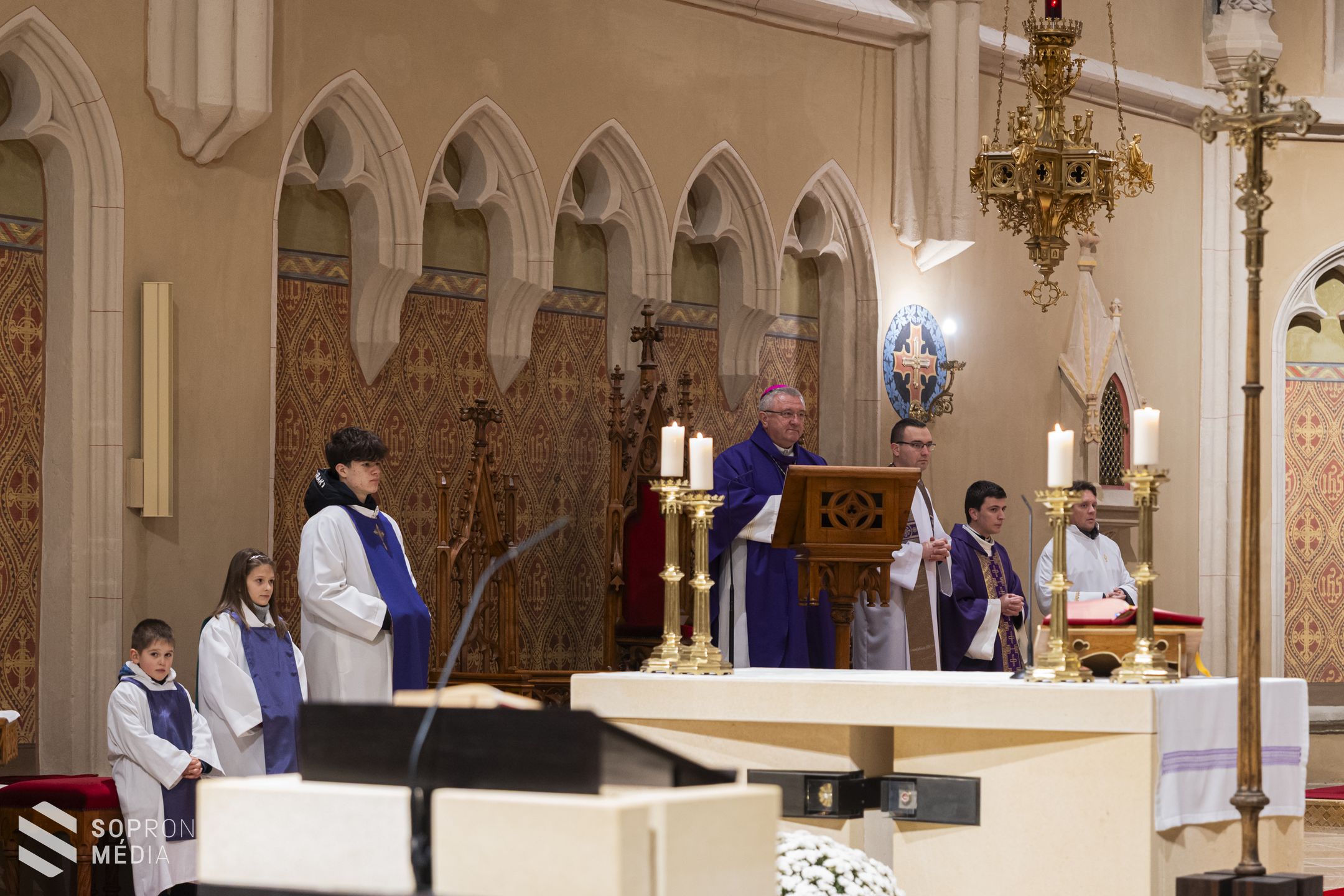 Hűség napi szentmisét tartottak a Szent Mihály-templomban