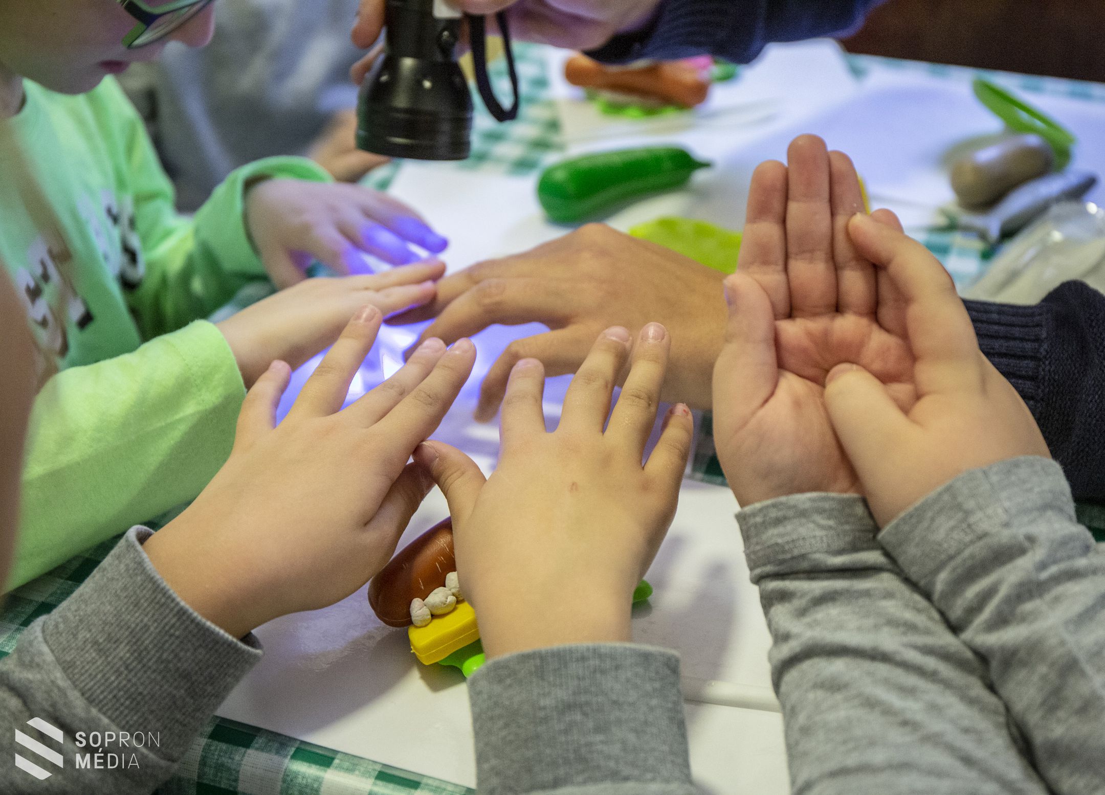 Kreatív játékokkal tanultak kezet mosni a gyermekek