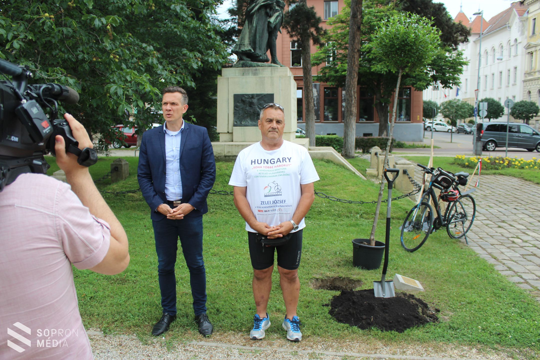 Sopronban járt a kerékpáros békenagykövet