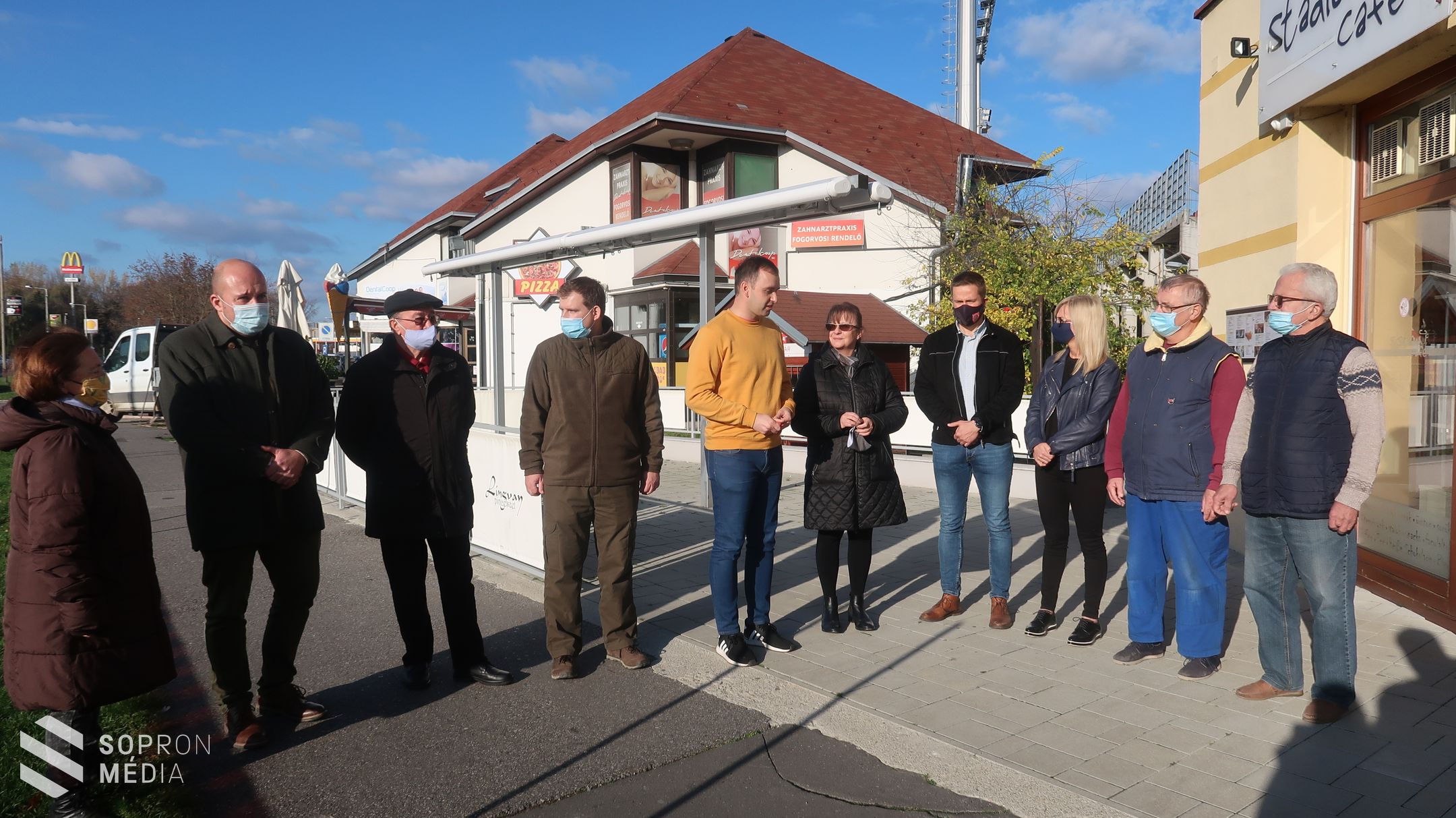 Tíz fát ültettek a Stadion Üzletháznál
