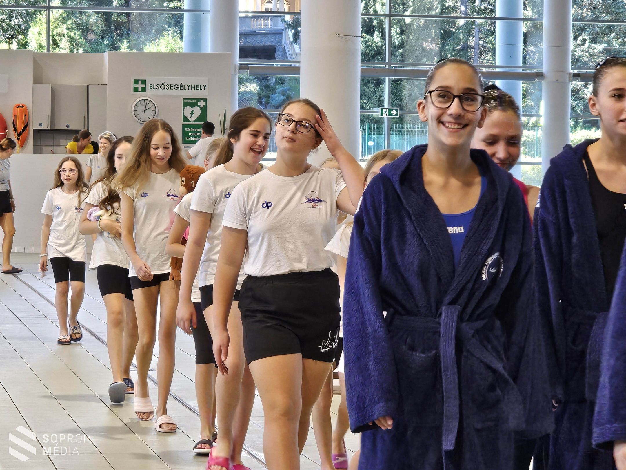 Az első soproni szinkronúszó versenyt rendezték meg a Lőver uszodában