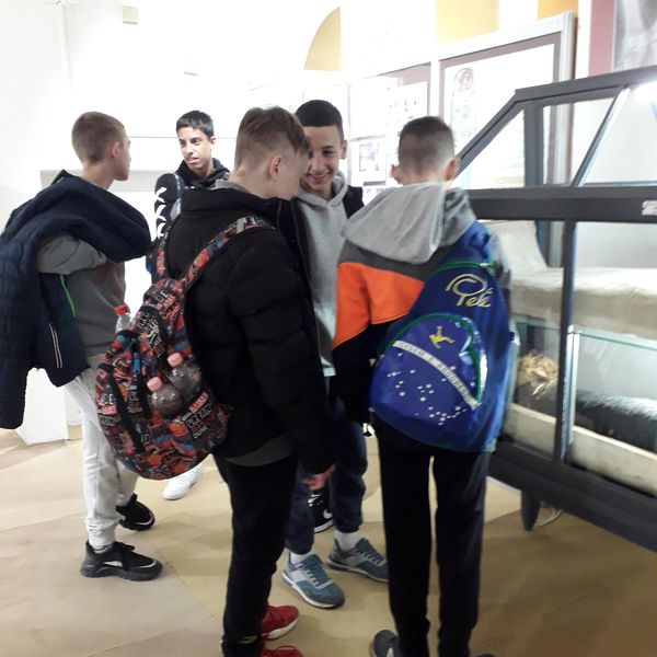 „Irodalmi és történelmi hősök Hont, Nógrád és Gömör vármegyékben, valamint a Szepességben” Határtalanul! program  (Lövői és zsirai 7. osztályosok)