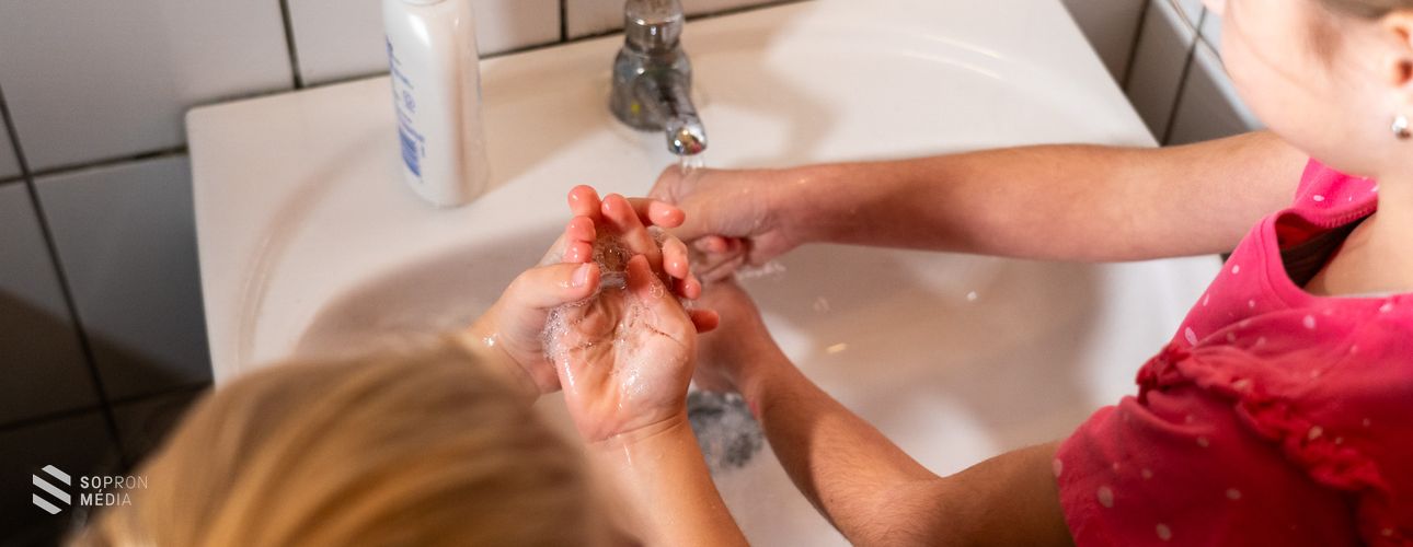 A kézmosás világnapját tartották a Deák Téri Általános Iskolában