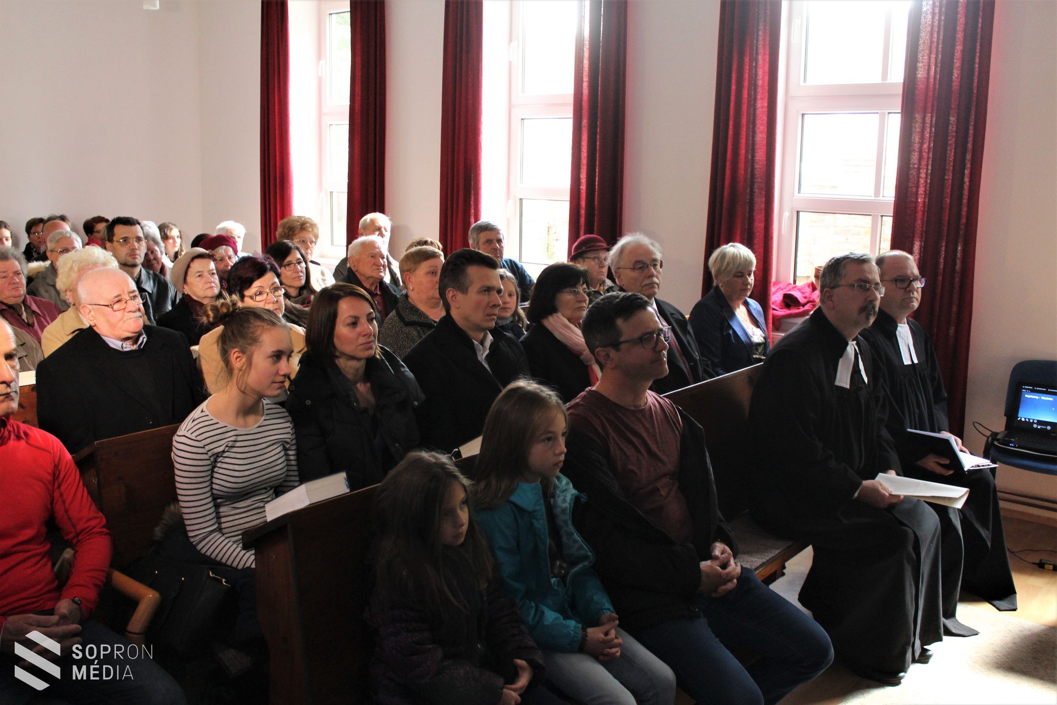 A kitelepített németekre emlékeztek Bánfalván