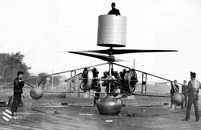 A PKZ–2 helikopter