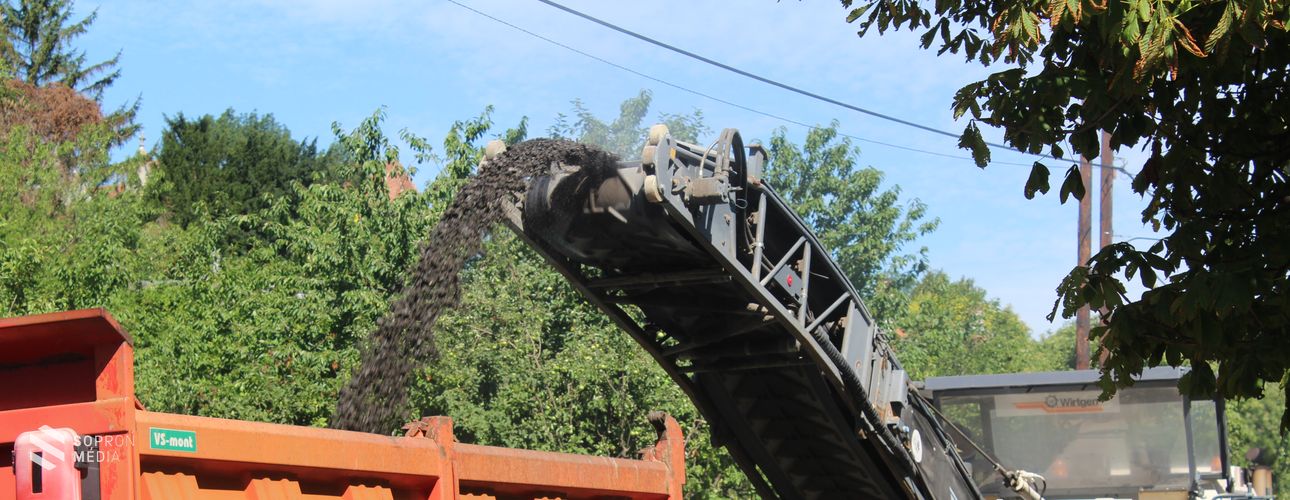 Félpályás forgalomkorlátozás lesz a Lövérekben 